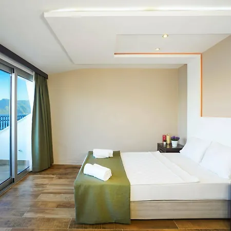 Aurasia Seaside Hotel