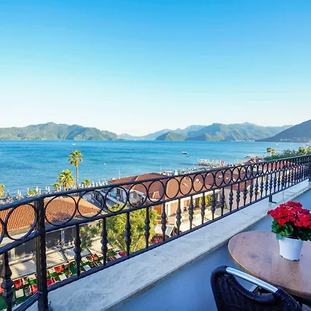 Aurasia Seaside Hotel 2*